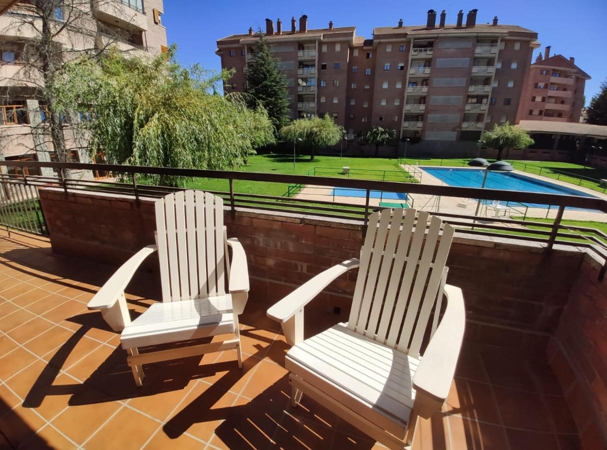 Apartamento Capelot Хака Екстериор снимка