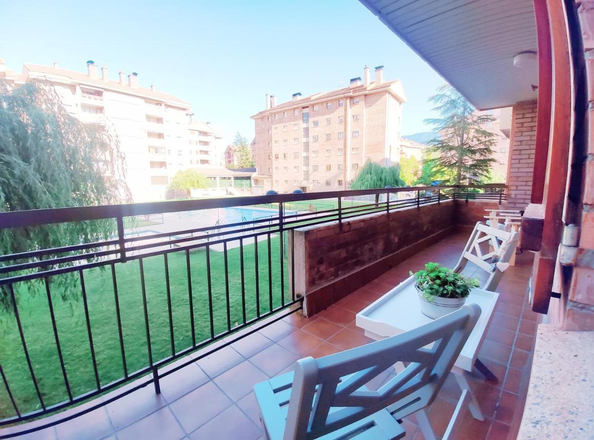 Apartamento Capelot Хака Екстериор снимка
