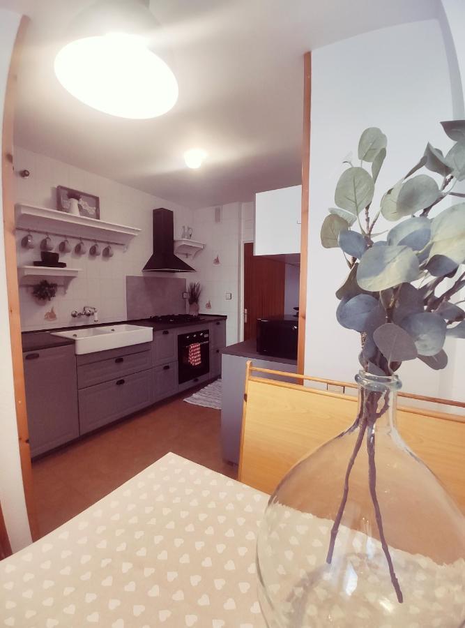 Apartamento Capelot Хака Екстериор снимка